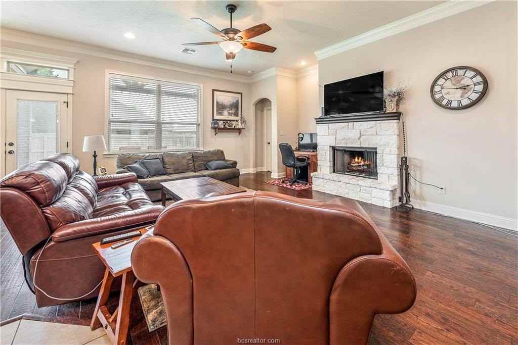 4273 Rocky Rhodes Dr - Photo 2 of 28
