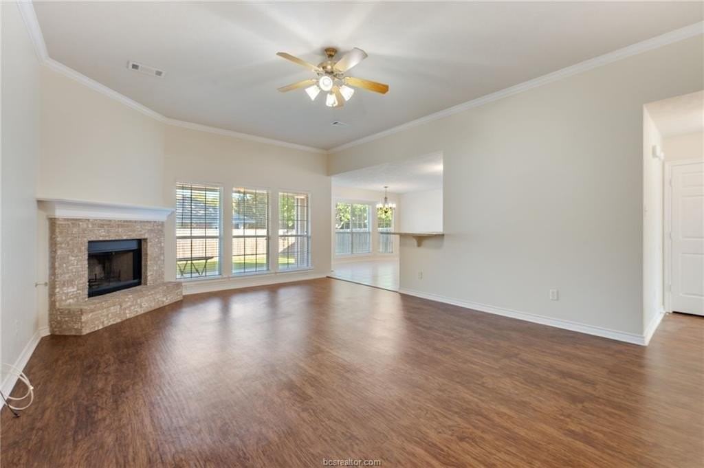 1315 Markham Ct - Photo 3 of 19