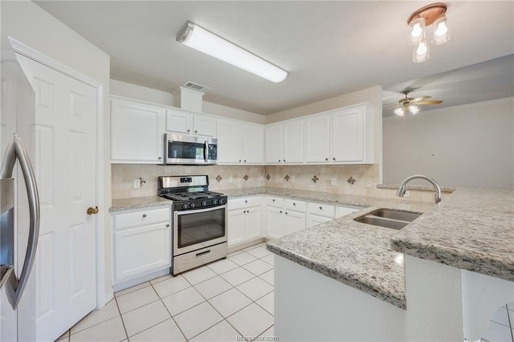 1315 Markham Ct - Photo 6 of 19