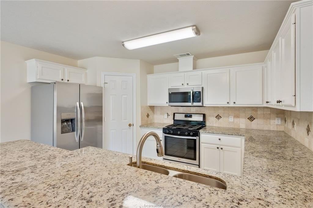 1315 Markham Ct - Photo 7 of 19