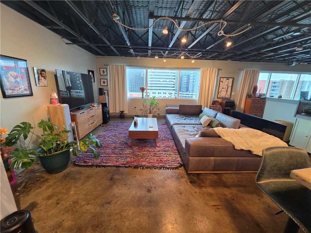 901 N Upper Broadway St #601 - Photo 6 of 12