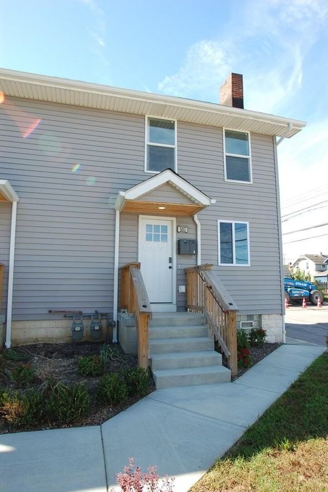 501 S Oakley Ave - Photo 2 of 19
