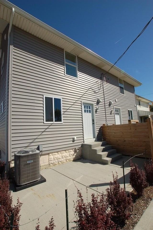 501 S Oakley Ave - Photo 3 of 19