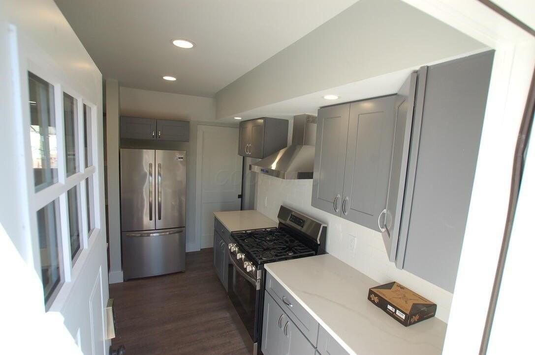 501 S Oakley Ave - Photo 5 of 19