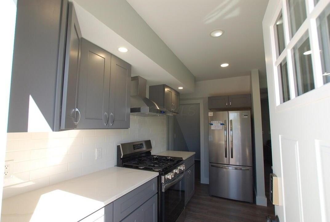 503 S Oakley Ave - Photo 4 of 22