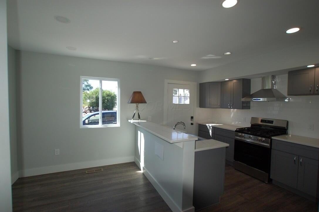 503 S Oakley Ave - Photo 6 of 22