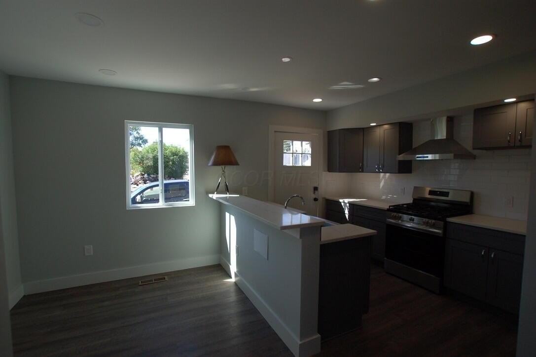 503 S Oakley Ave - Photo 7 of 22