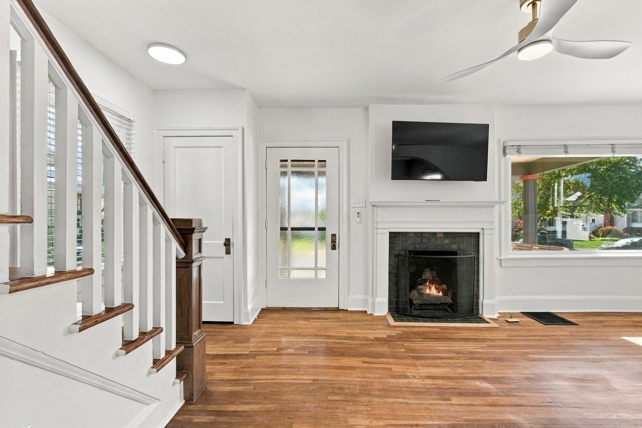 1332 W 2nd Ave - Photo 4 of 50