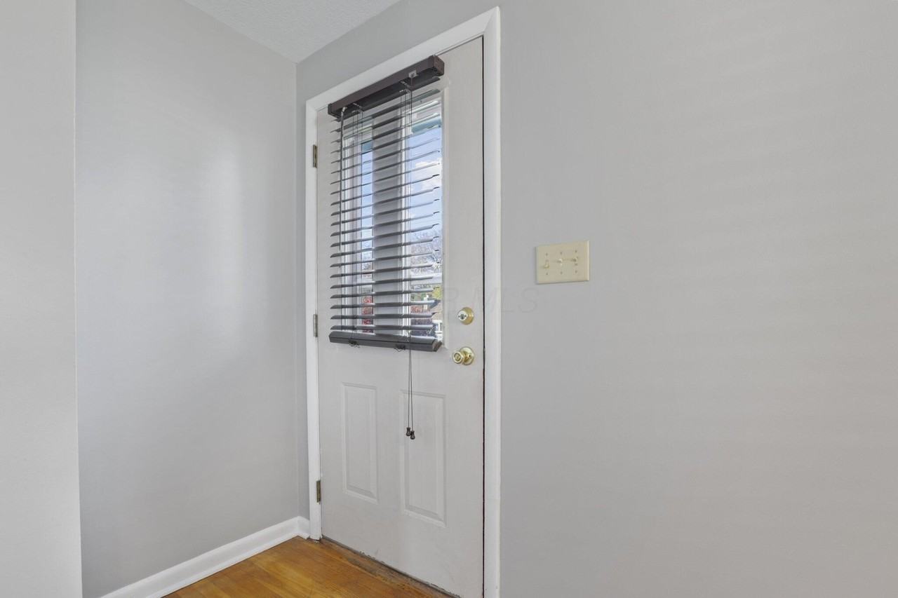 1277 Northridge Rd - Photo 7 of 33