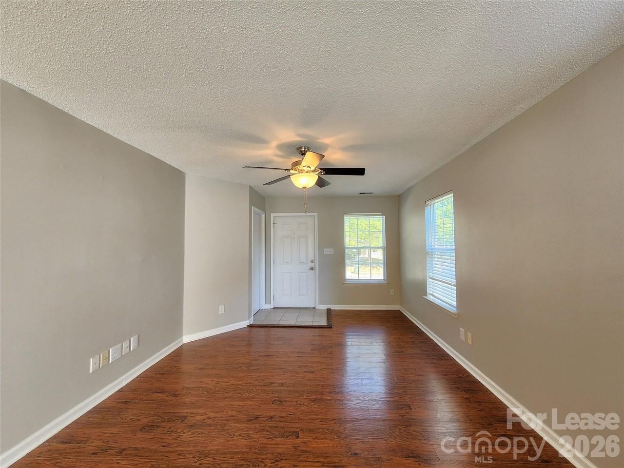 3058 Champion Ln Sw - Photo 2 of 18