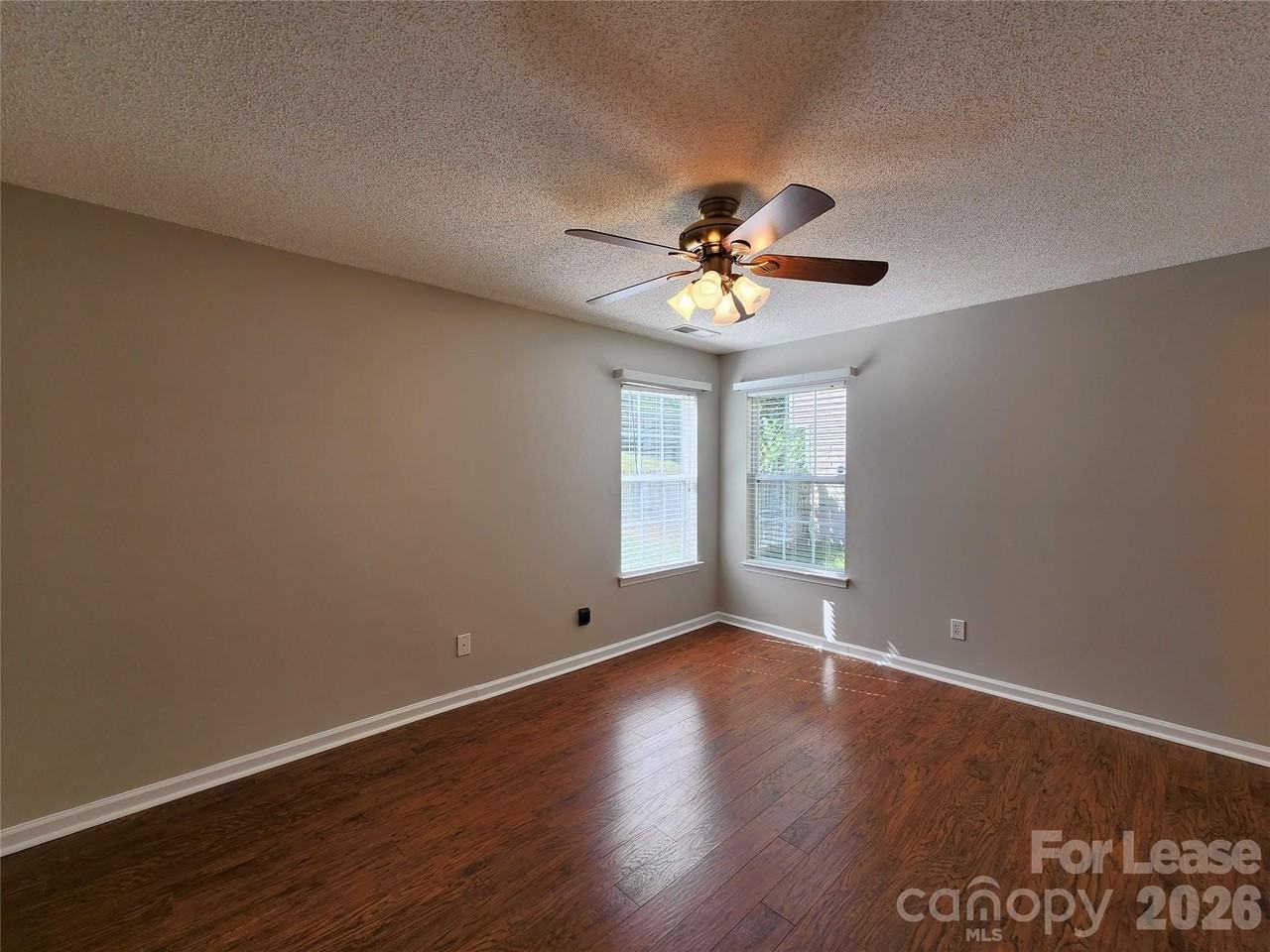 3058 Champion Ln Sw - Photo 6 of 18