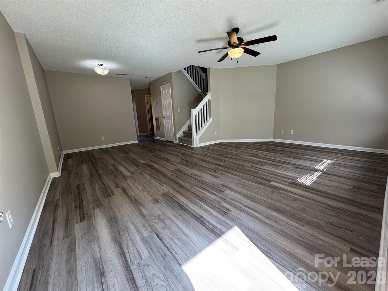 3103 Summercroft Ln - Photo 4 of 43