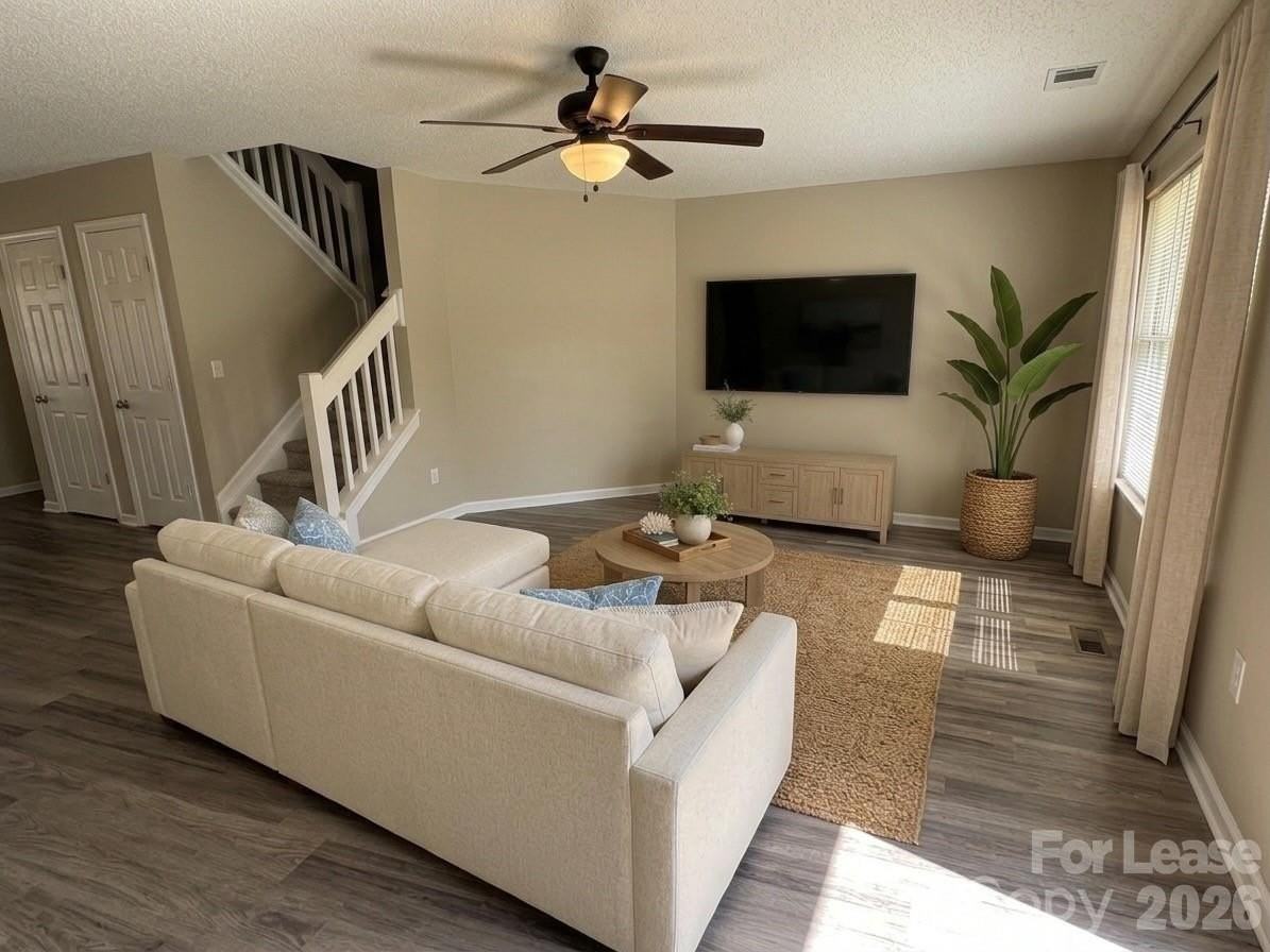 3103 Summercroft Ln - Photo 5 of 43