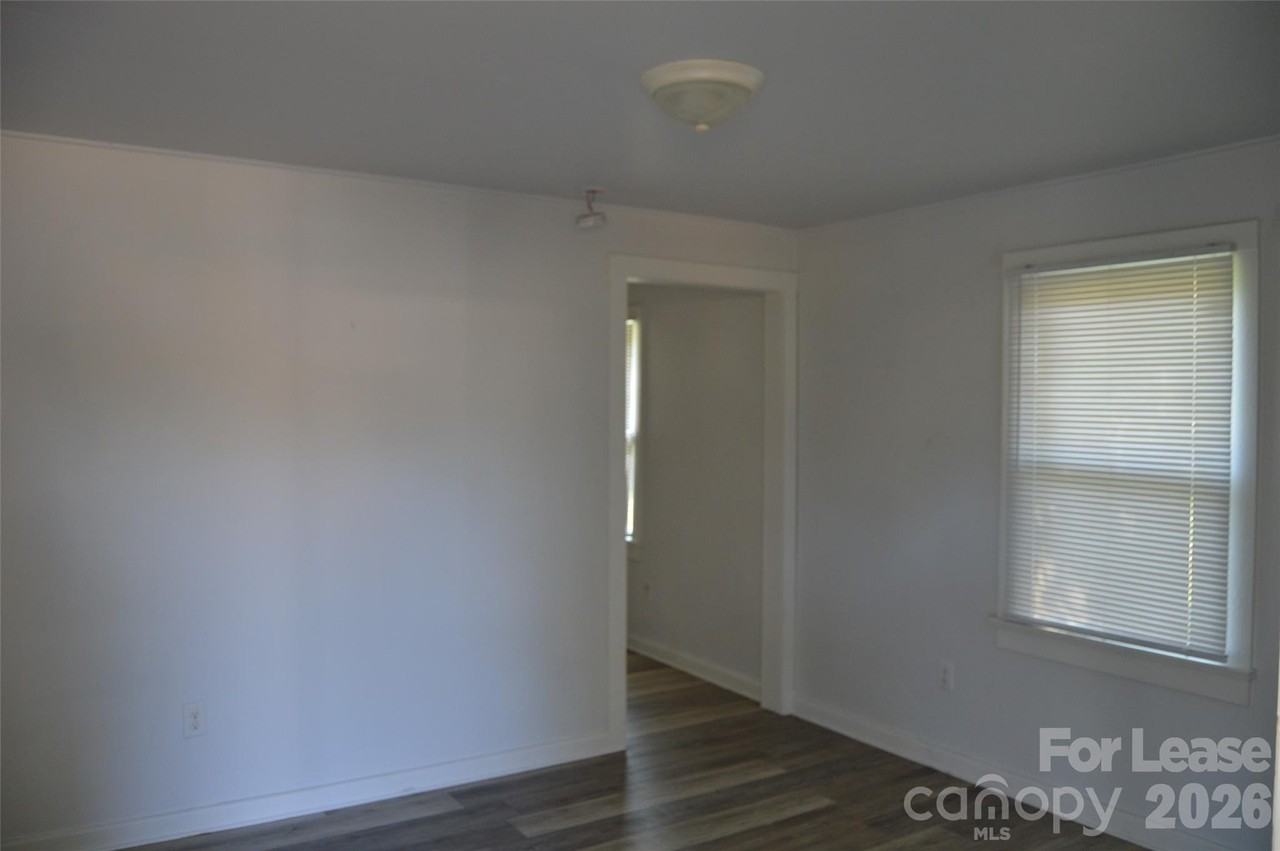 517 S Elm St - Photo 2 of 8