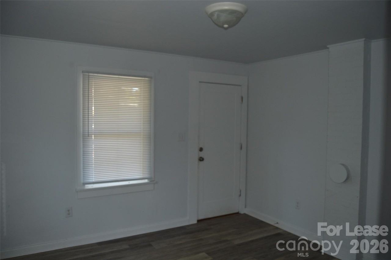 517 S Elm St - Photo 3 of 8