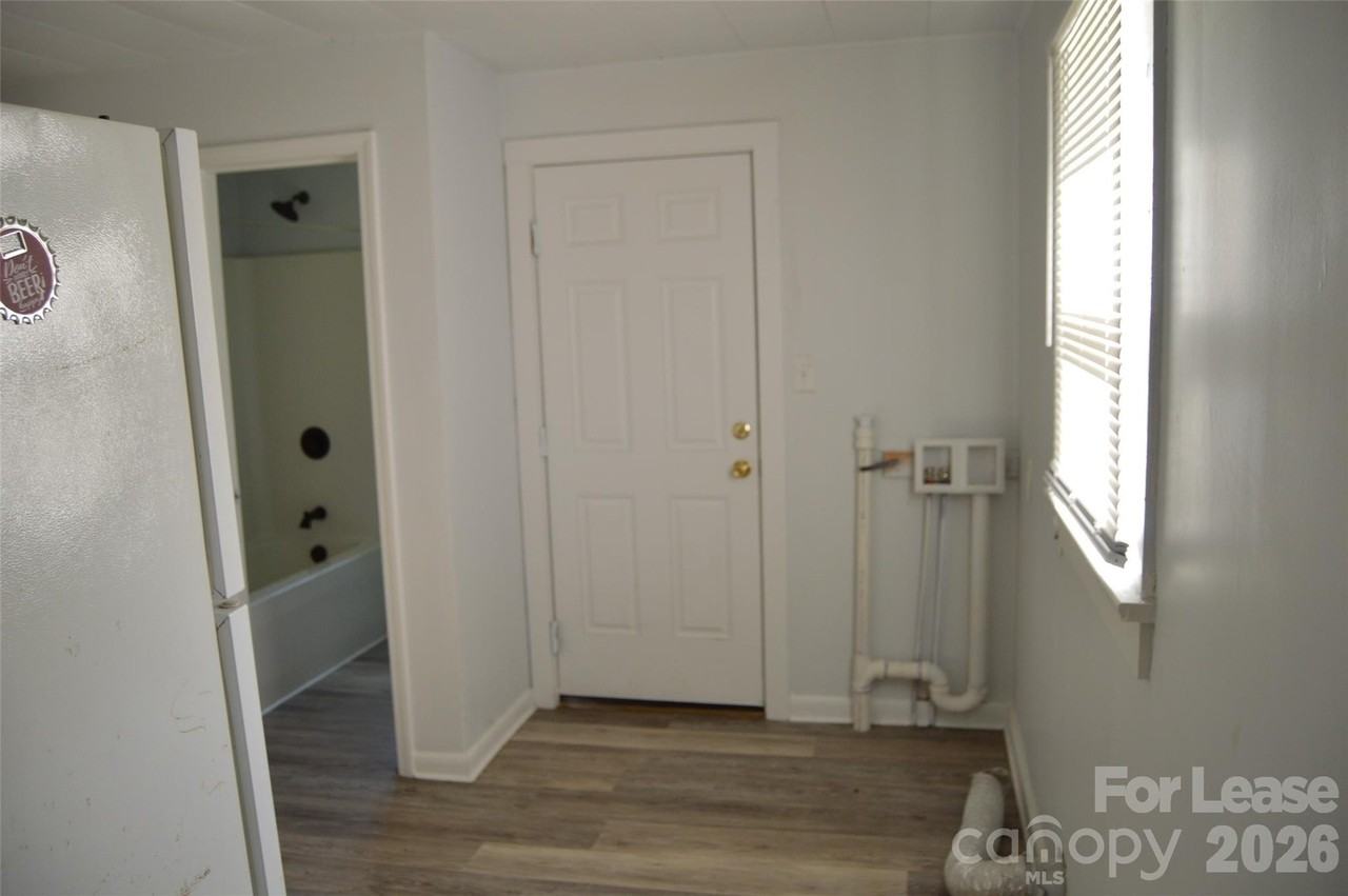 517 S Elm St - Photo 6 of 8