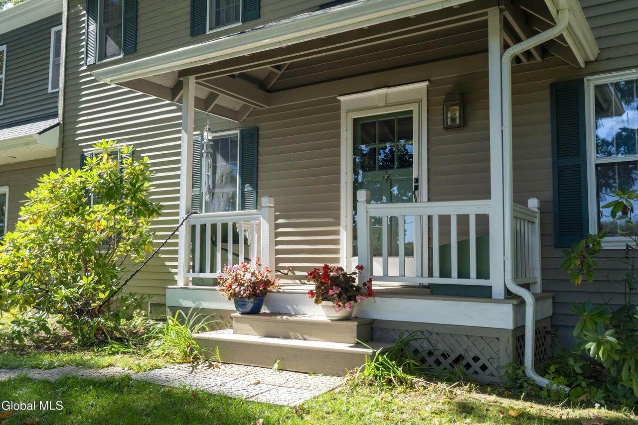 112 N Milton Rd - Photo 2 of 26
