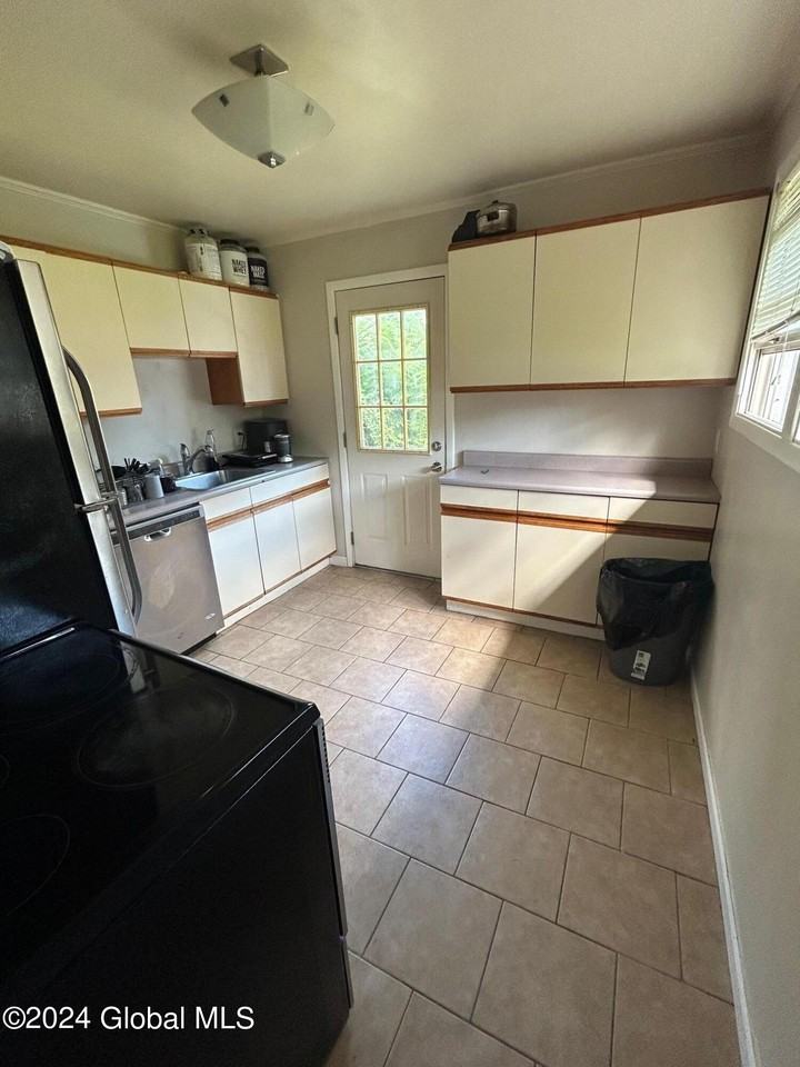 349 Whitehall Rd - Photo 4 of 16