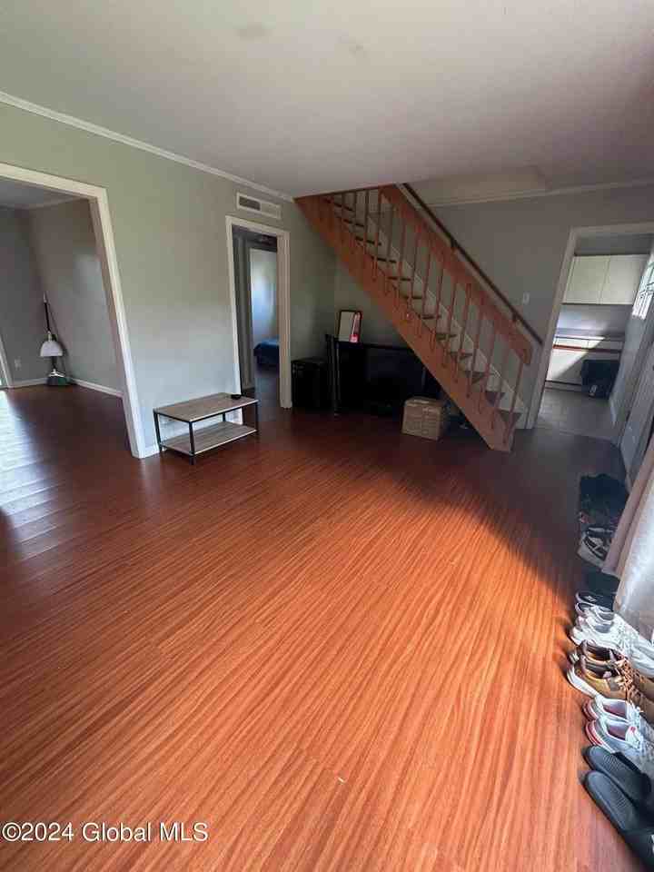 349 Whitehall Rd - Photo 5 of 16