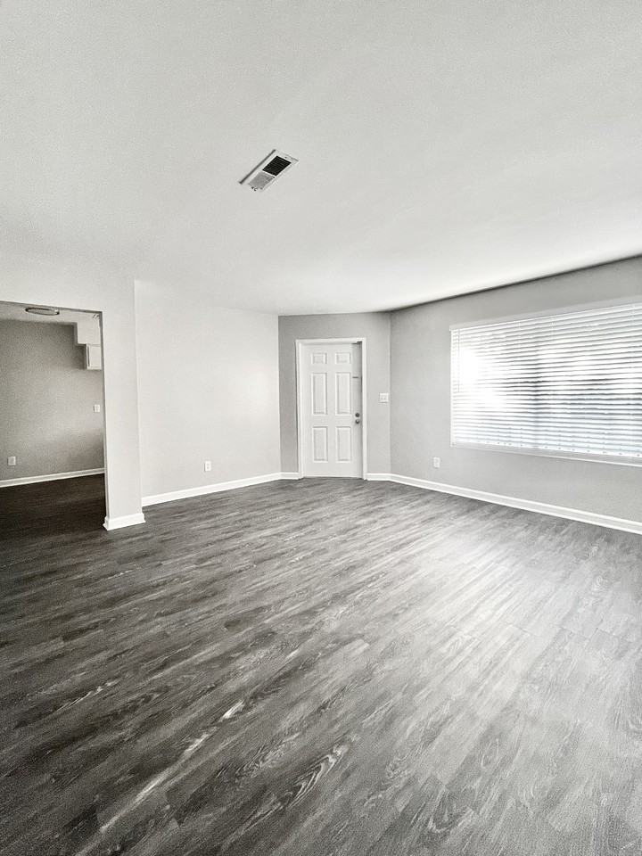 105 Jones Ave #105 - Photo 2 of 13