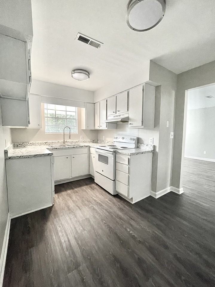 105 Jones Ave #105 - Photo 3 of 13