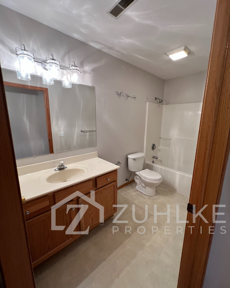 220 N 34th St Apt B #220B - Photo 3 of 8