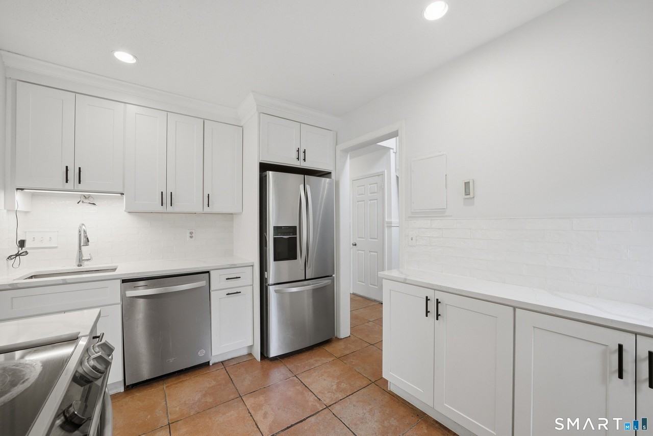 377 Glenbrook Rd #3 - Photo 3 of 27