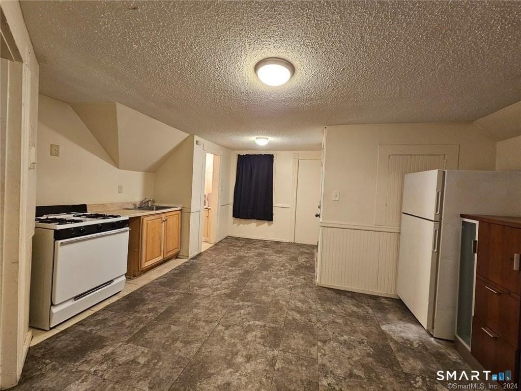 6 Frederick Ct #3 - Photo 5 of 6