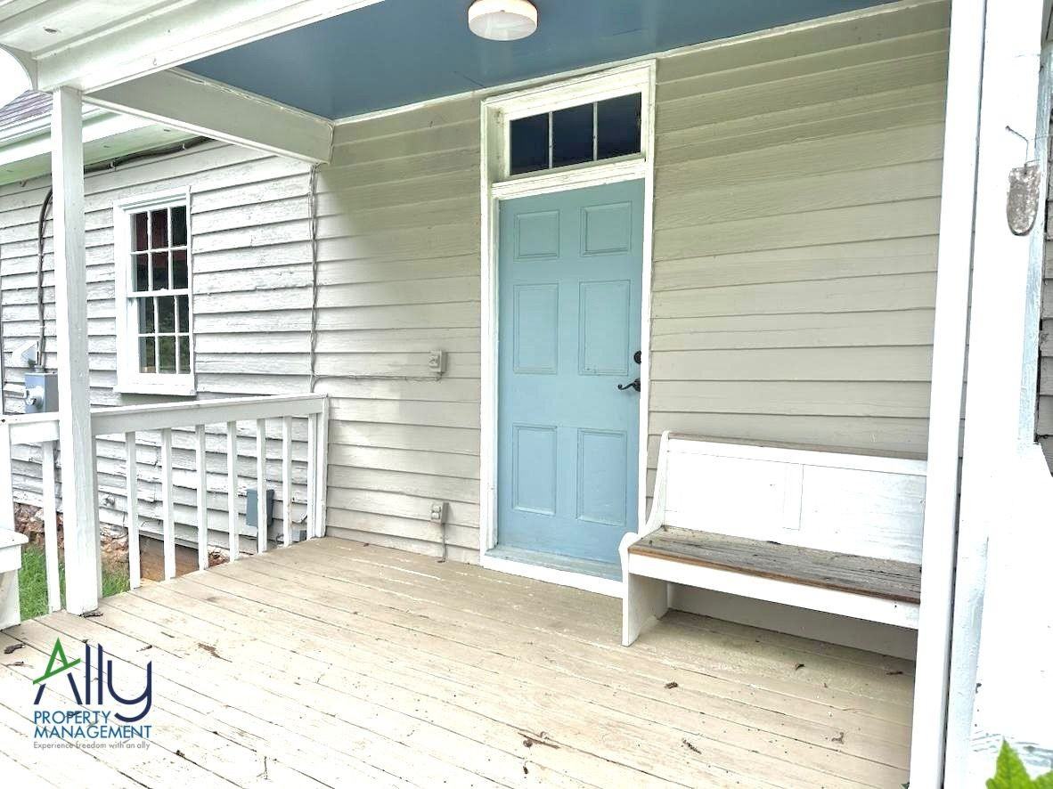 7285 Thomas Jefferson Pkwy #1 - Photo 5 of 28