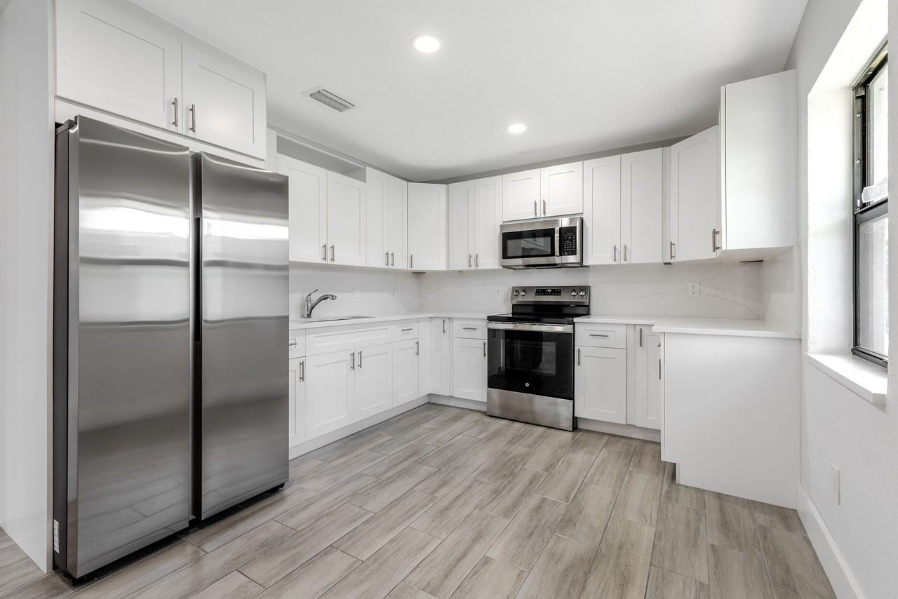 220 Jackson Ave #1 - Photo 4 of 20