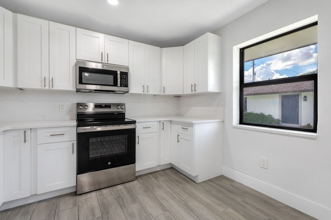 220 Jackson Ave #1 - Photo 5 of 20