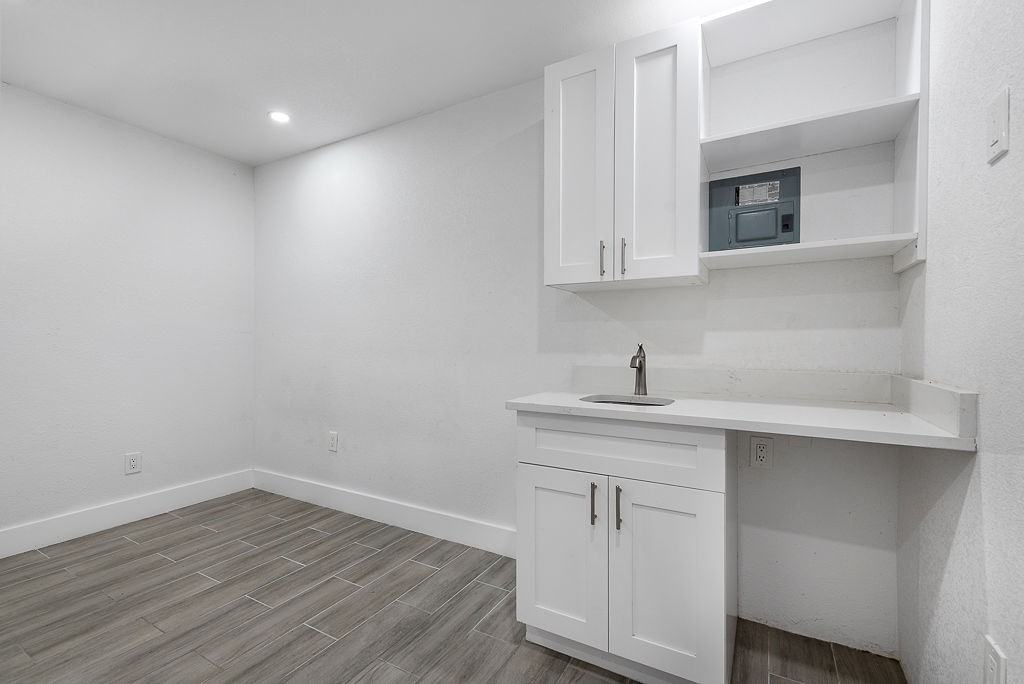 216 Jackson Ave #1 - Photo 6 of 14