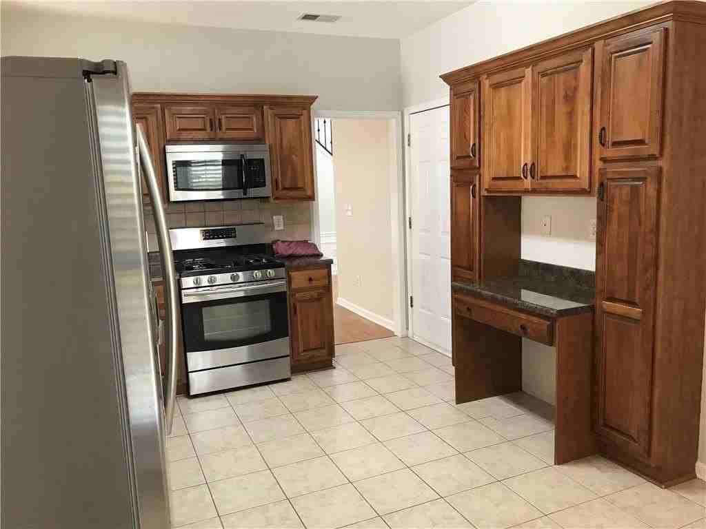 6135 Pattingham Dr - Photo 6 of 23