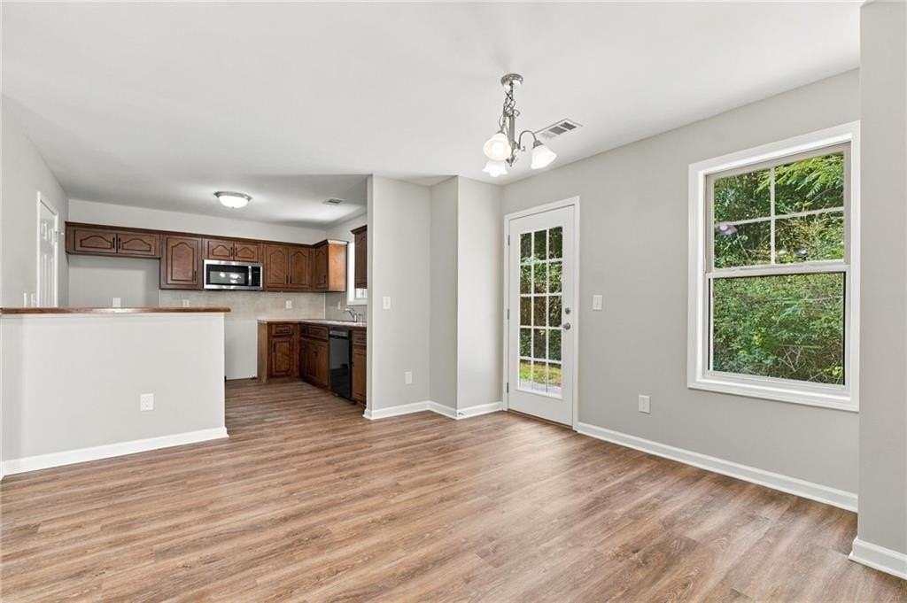 121 Cypress Ct - Photo 3 of 36