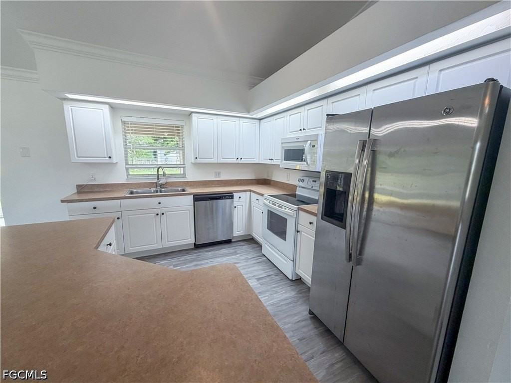 924 Nw 12th Pl - Photo 5 of 40