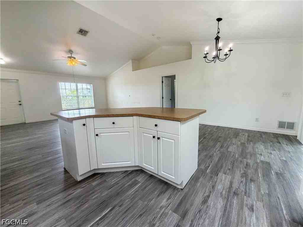 924 Nw 12th Pl - Photo 6 of 40
