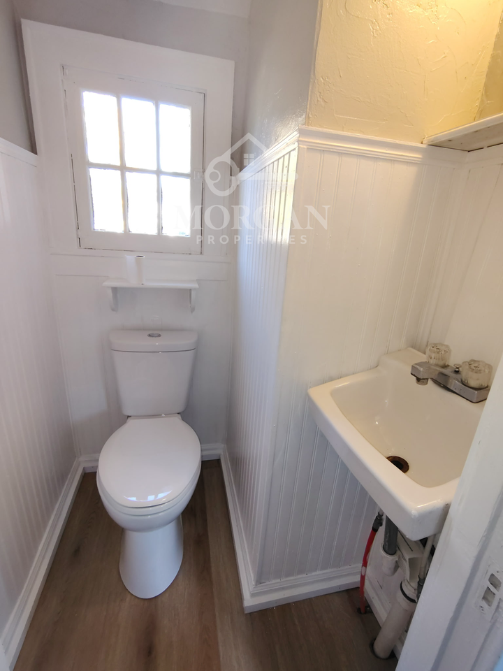 1315 E 8th St - Photo 2 of 10