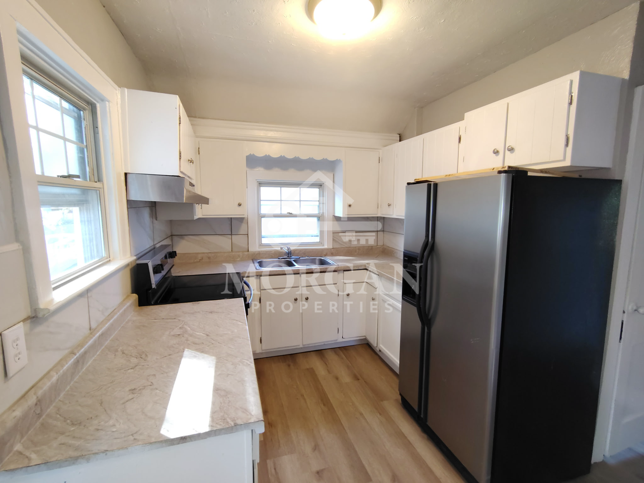 1315 E 8th St - Photo 5 of 10