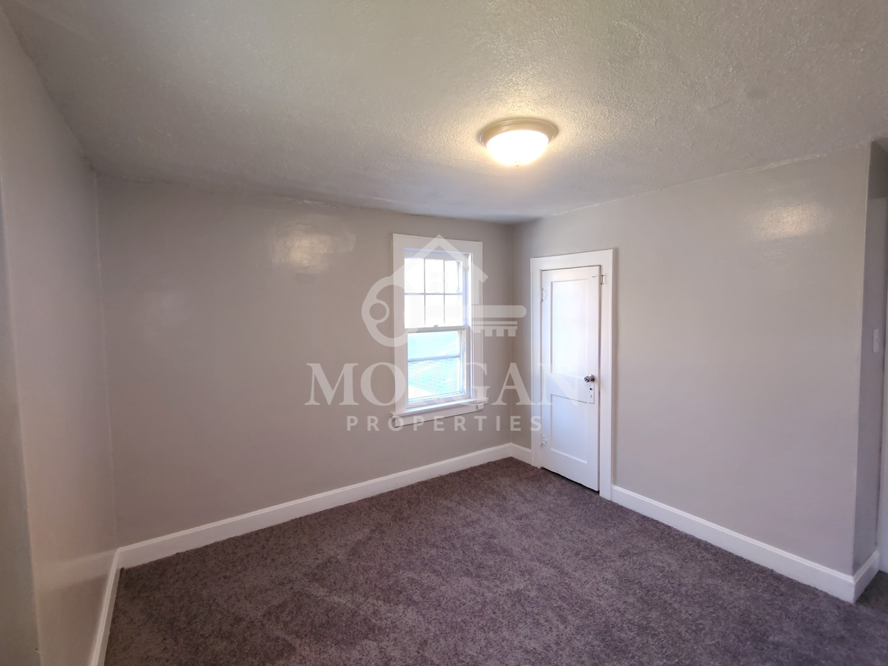 1315 E 8th St - Photo 7 of 10