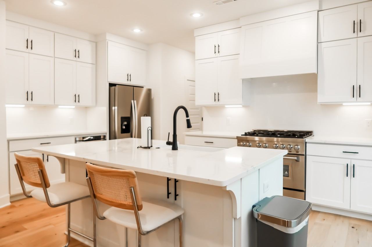1266 W Hendrix St #1 - Photo 5 of 16