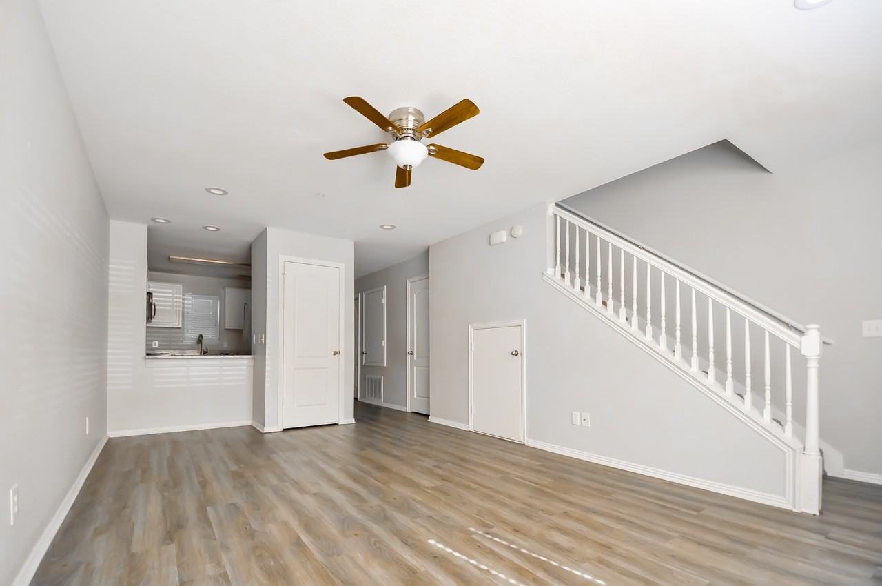 1446 W Netherland Way #2 - Photo 3 of 11