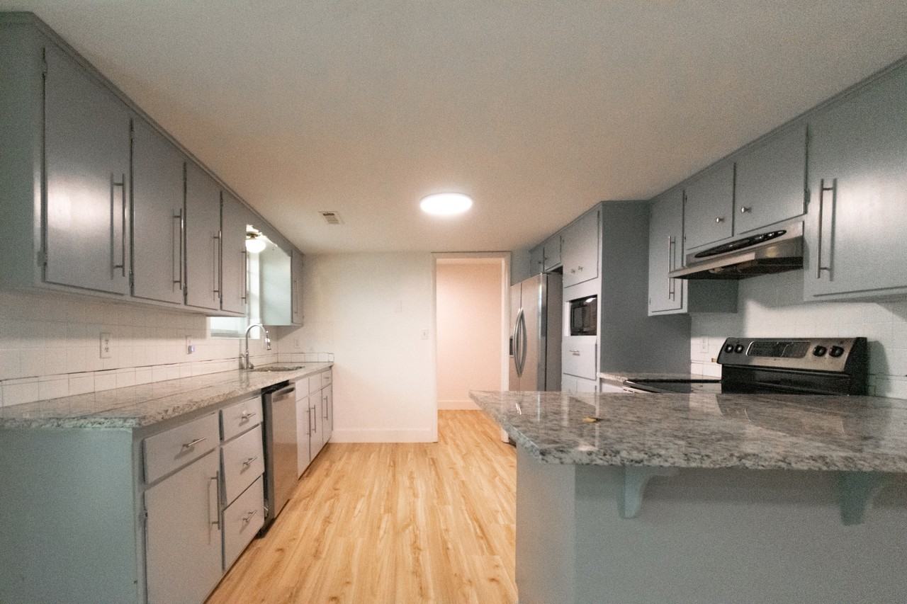 1200 S Dinsmore Trl #1 - Photo 5 of 21