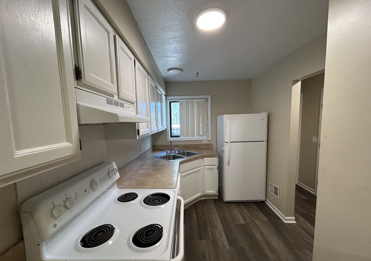 2184 Regency Dr #2184 - Photo 3 of 10