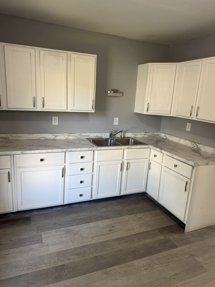 554 Forest St Ne #1 - Photo 3 of 10