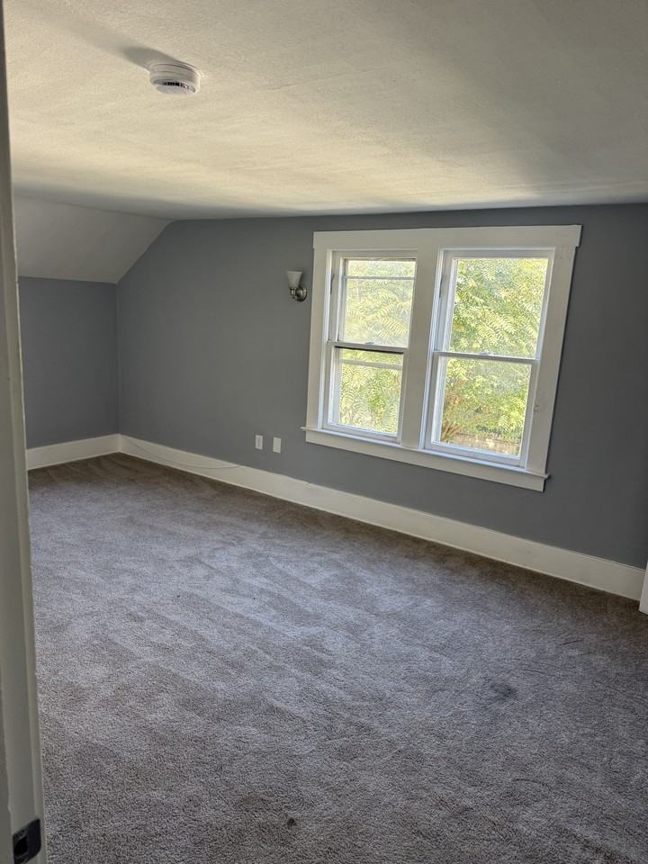 554 Forest St Ne #1 - Photo 6 of 10