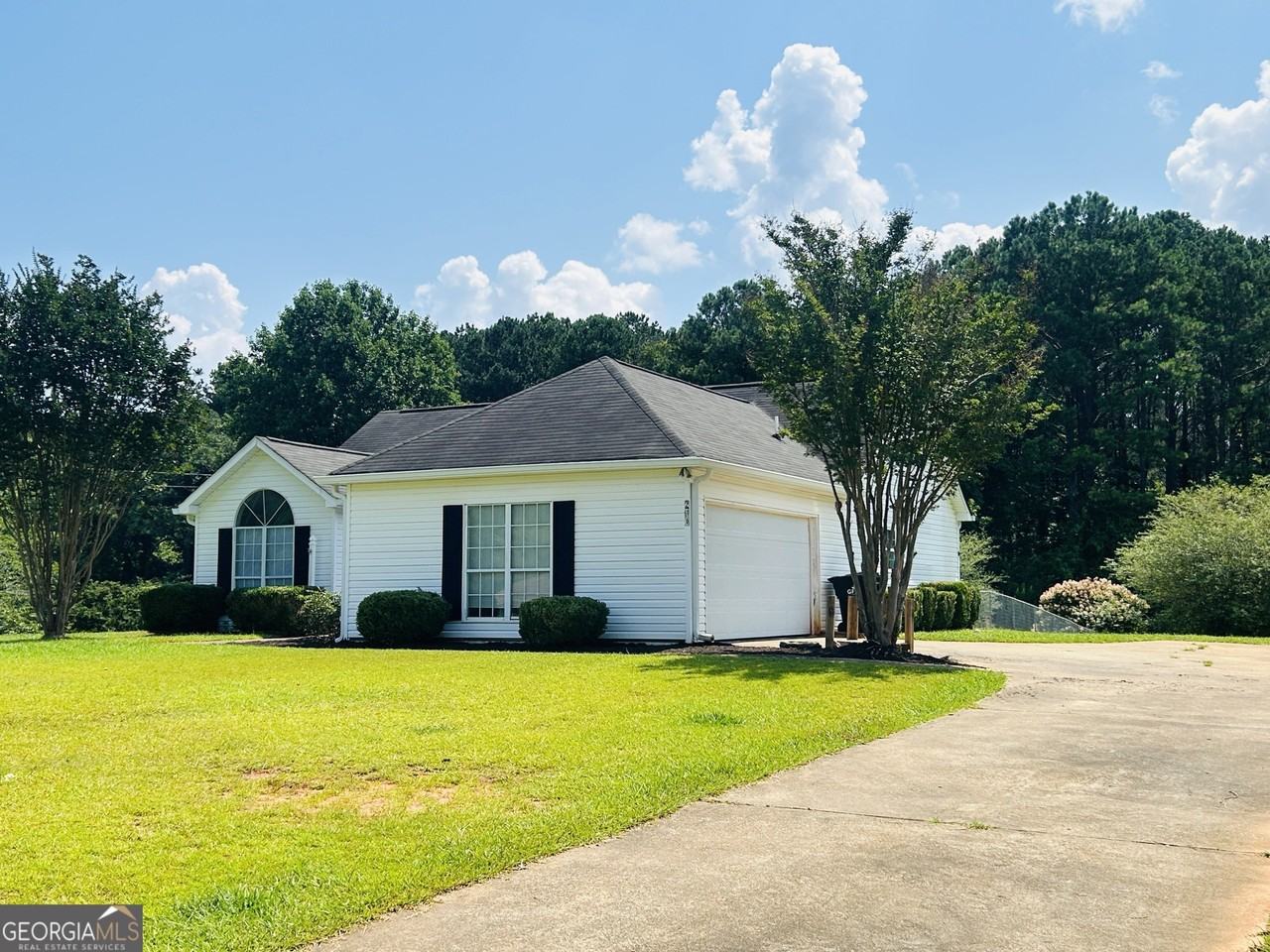 210 Shamrock Way - Photo 2 of 32