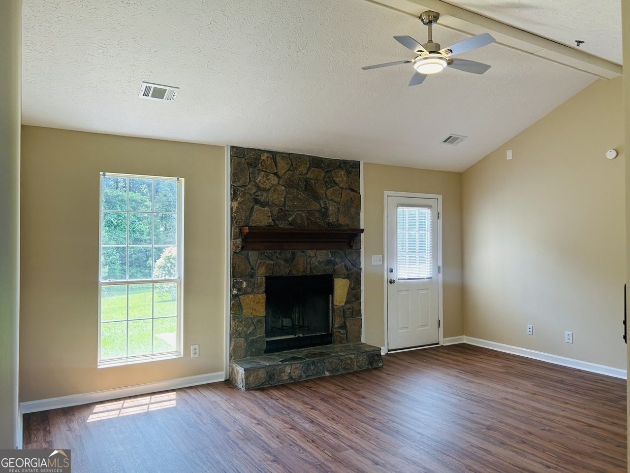 210 Shamrock Way - Photo 5 of 32