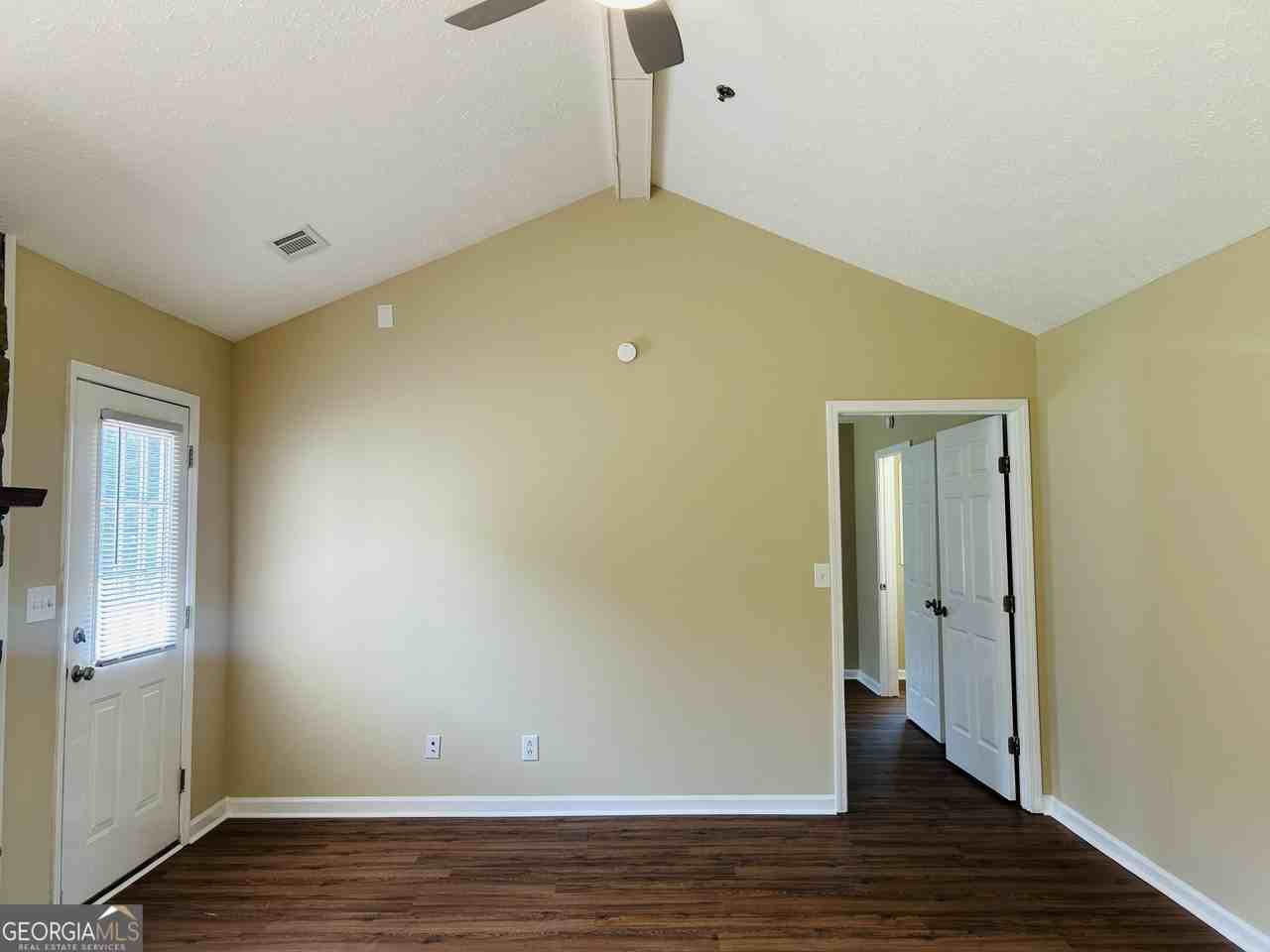 210 Shamrock Way - Photo 6 of 32