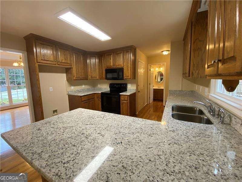 612 Braidwood Dr Nw - Photo 5 of 30