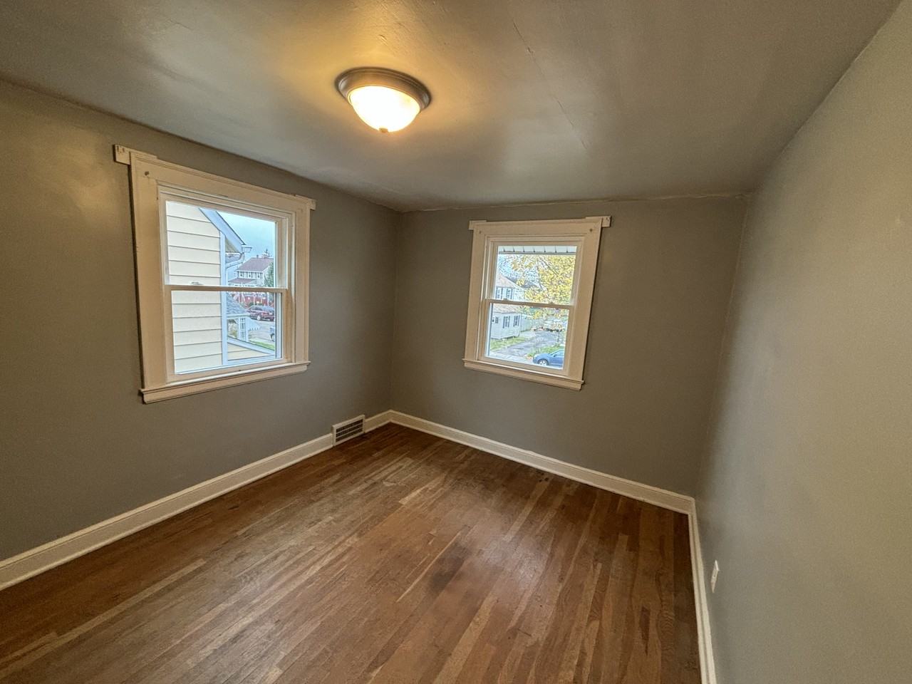 1360 Roslyn Ave Sw #1 - Photo 5 of 19